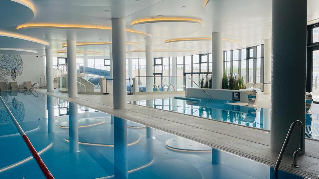Polanki Aqua Apartamenty Nielimitowany Dostep Do Basenow Parking Free 코워브제크 외부 사진