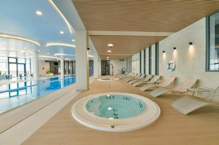 Polanki Aqua Apartamenty Nielimitowany Dostep Do Basenow Parking Free 코워브제크 외부 사진