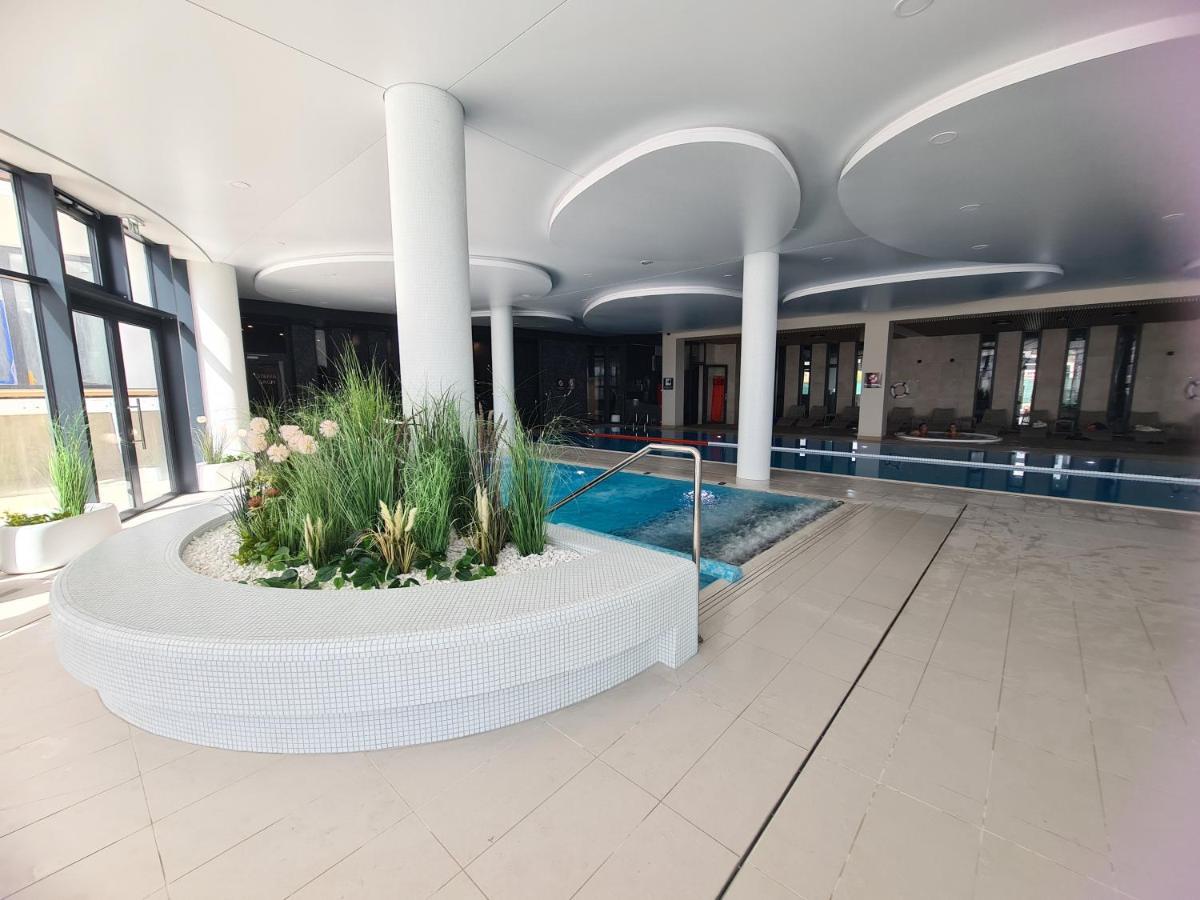 Polanki Aqua Apartamenty Nielimitowany Dostep Do Basenow Parking Free 코워브제크 외부 사진