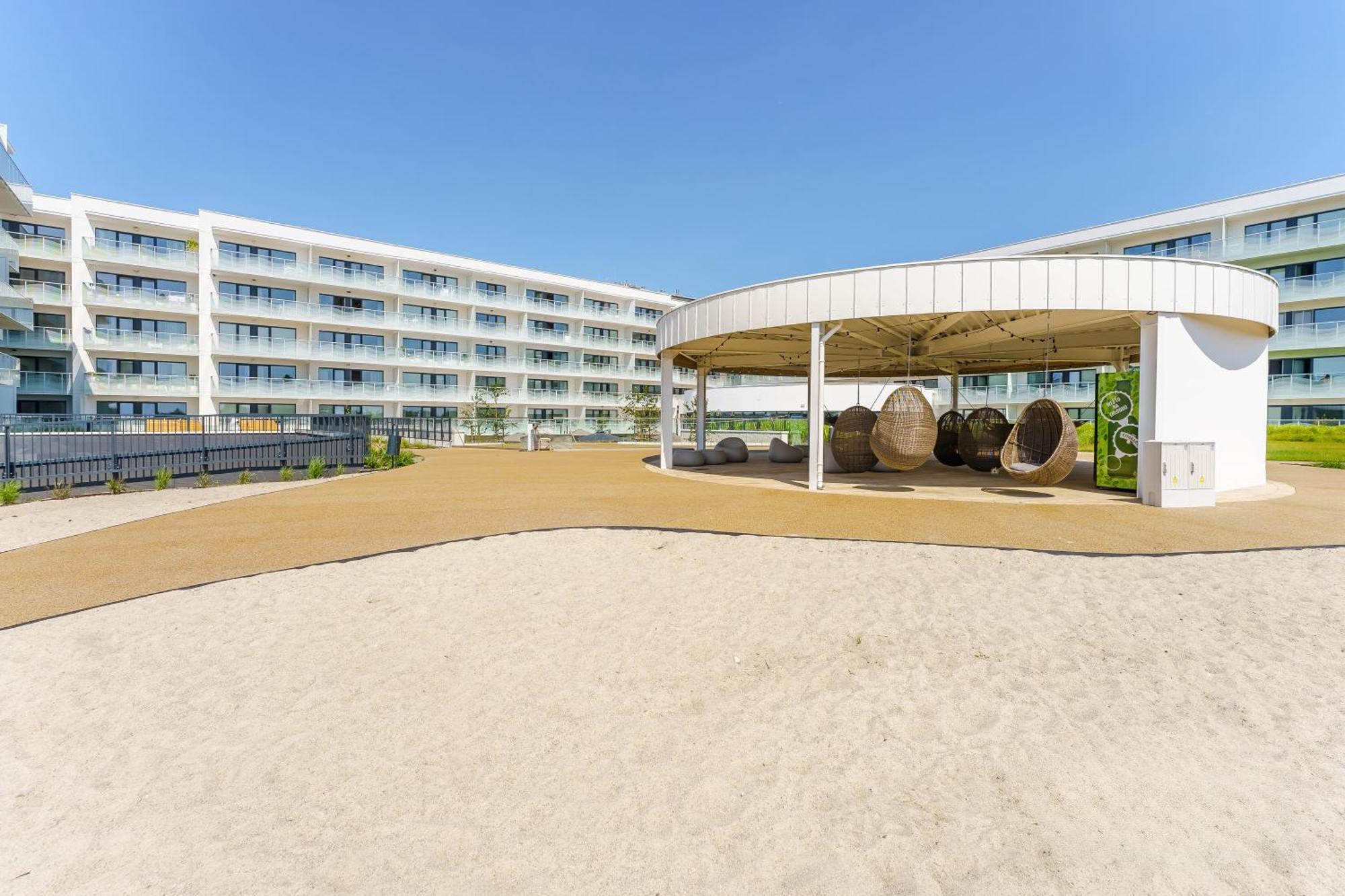 Polanki Aqua Apartamenty Nielimitowany Dostep Do Basenow Parking Free 코워브제크 외부 사진