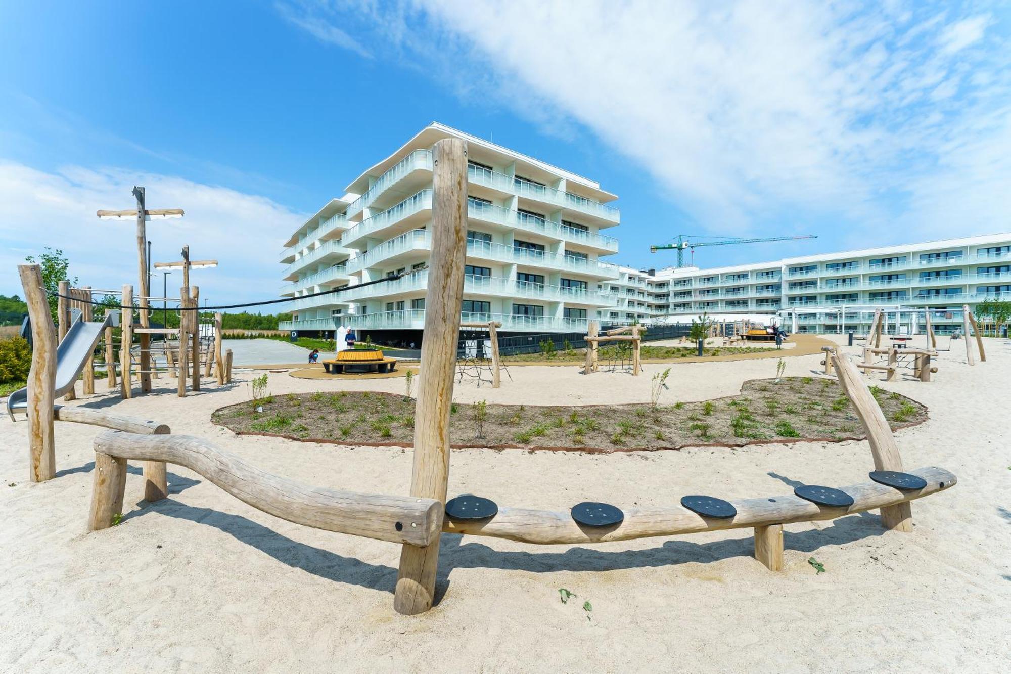 Polanki Aqua Apartamenty Nielimitowany Dostep Do Basenow Parking Free 코워브제크 외부 사진