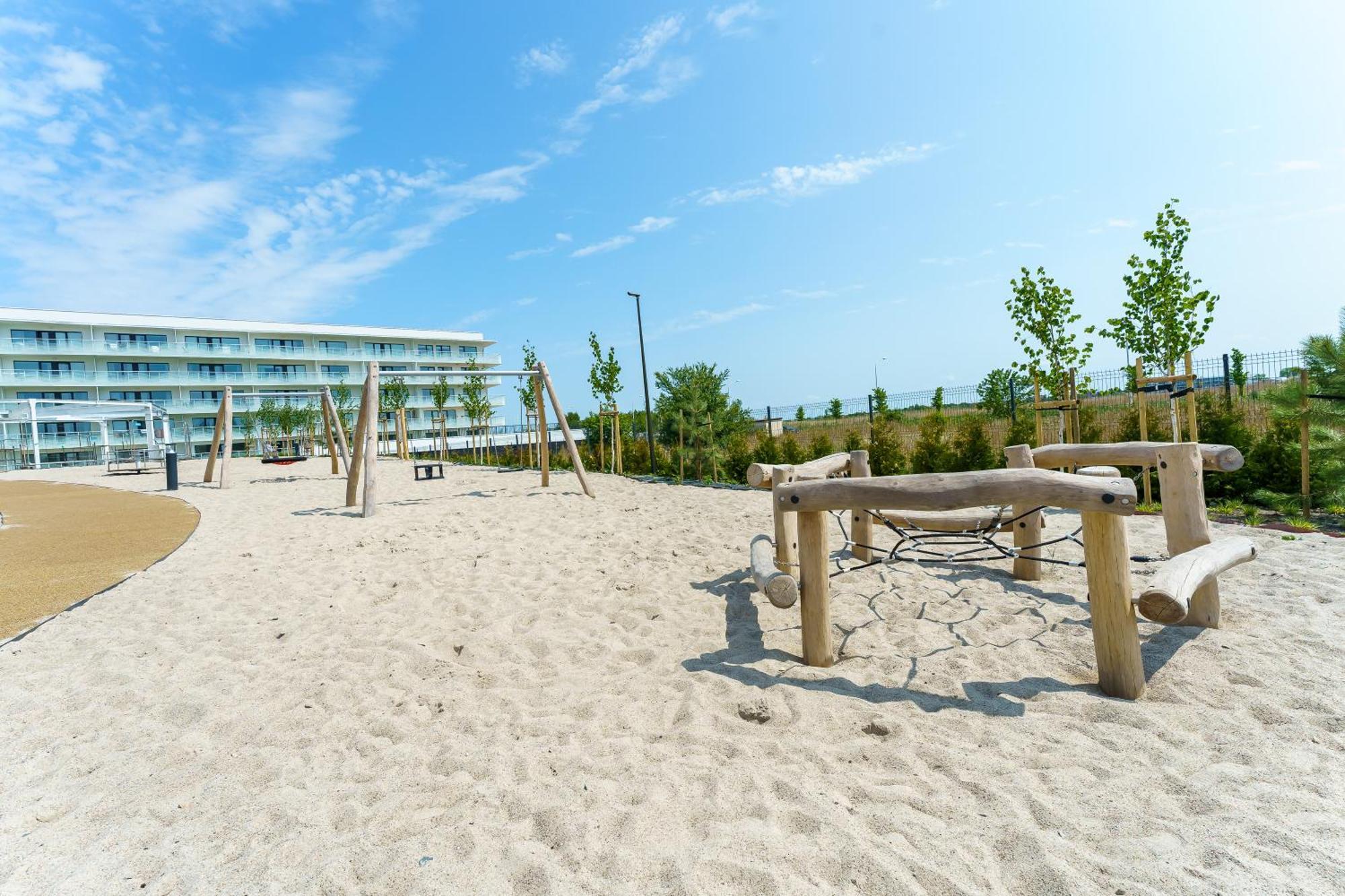 Polanki Aqua Apartamenty Nielimitowany Dostep Do Basenow Parking Free 코워브제크 외부 사진